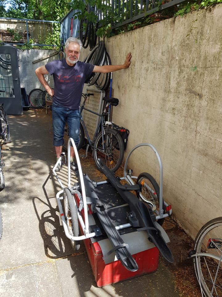 Gerhard und fertiger Anhaenger