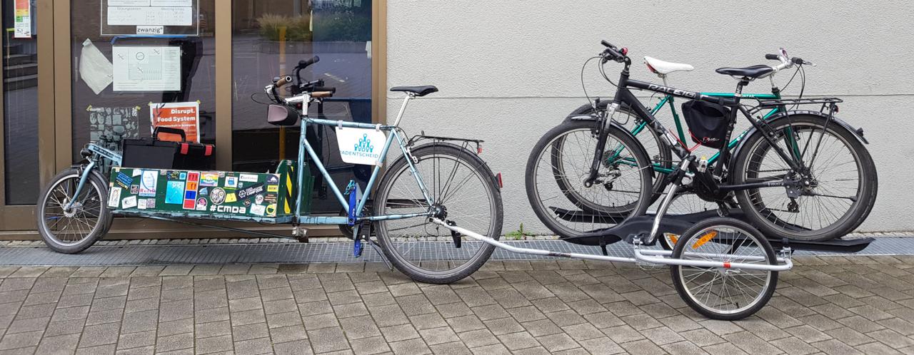 FTA mit zwei Raedern, gezogen vom Lastenrad