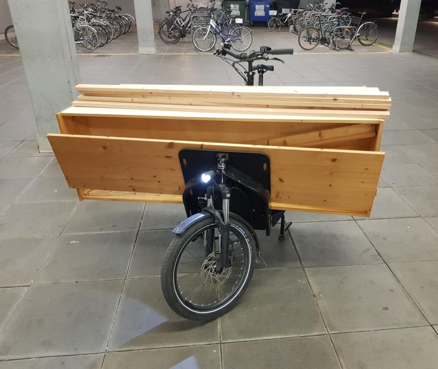 AStA-Lastenrad vollbeladen.