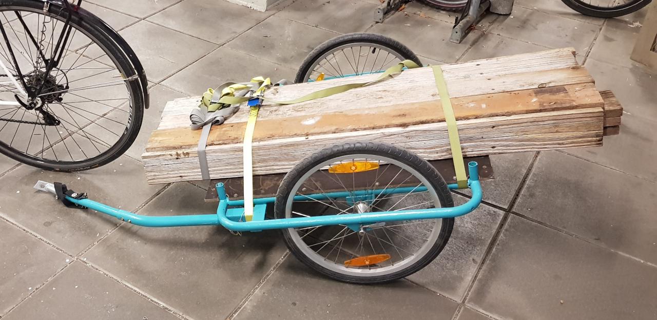 Abgekoppelter Anhaenger im zwanzig°