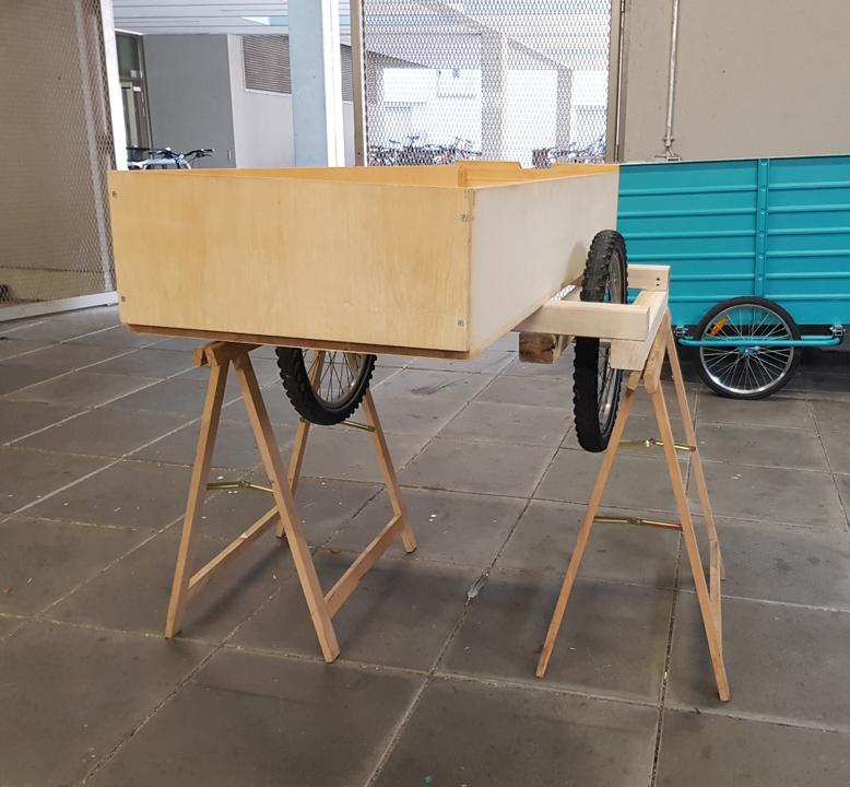 Fertiger VBT schraeg von vorne, aufgebockt.