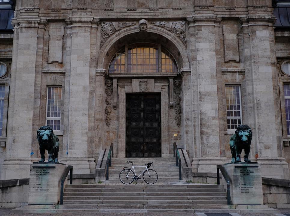 Bianchi in front of the Hessisches Landesmuseum.