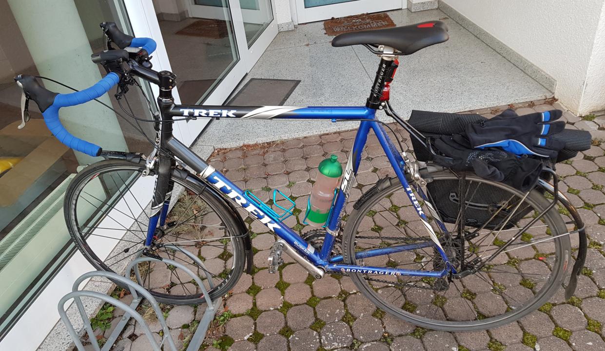 Trek before the Zweirad Linss store in Habitzheim.