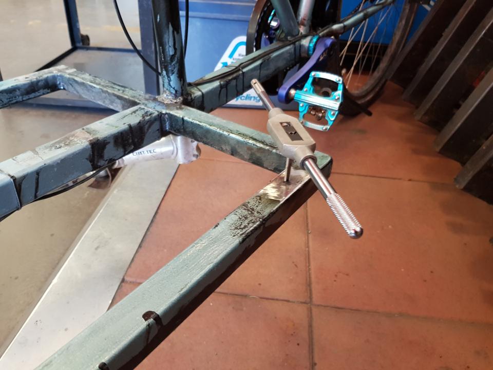 Gewindeschneider im Rahmen des Samum