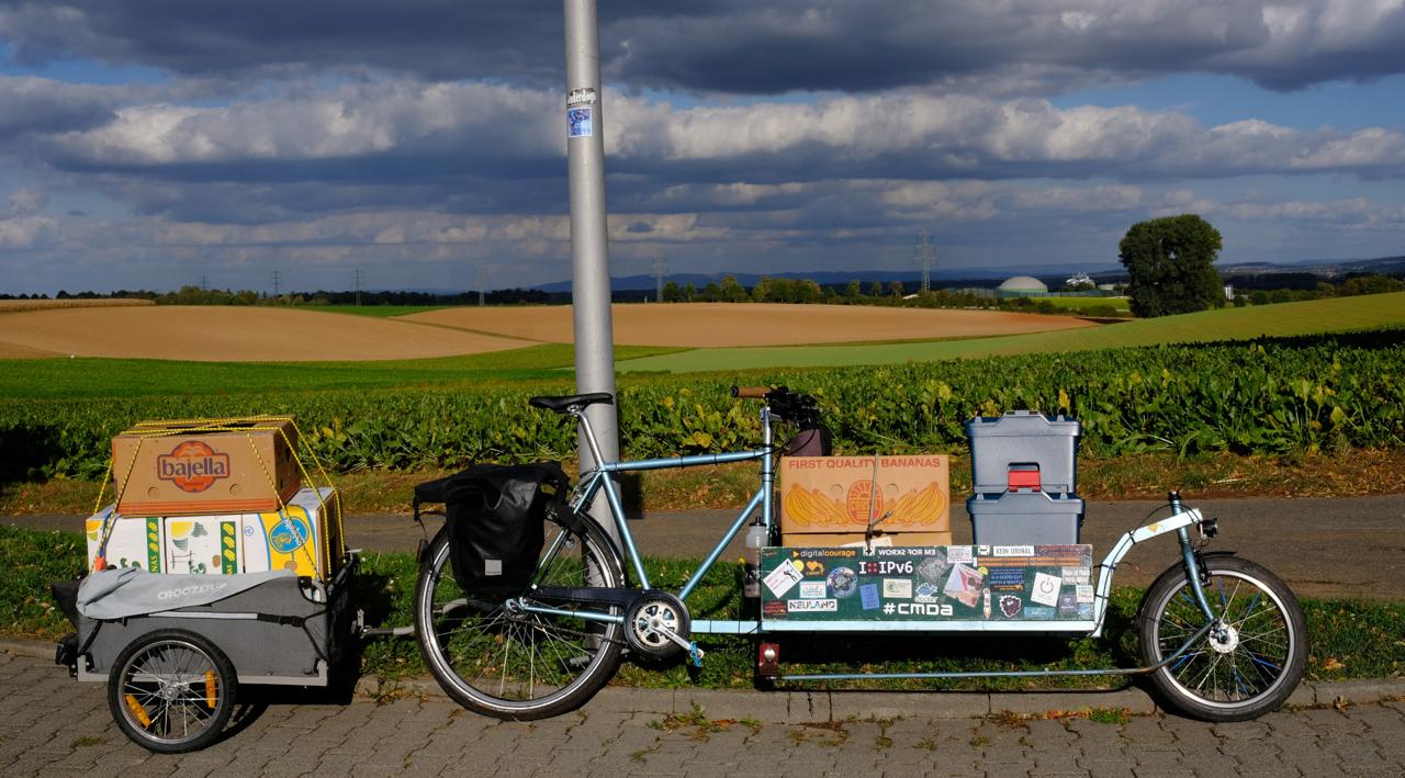 Samum cargo bike with bike trailer, both fully loaded