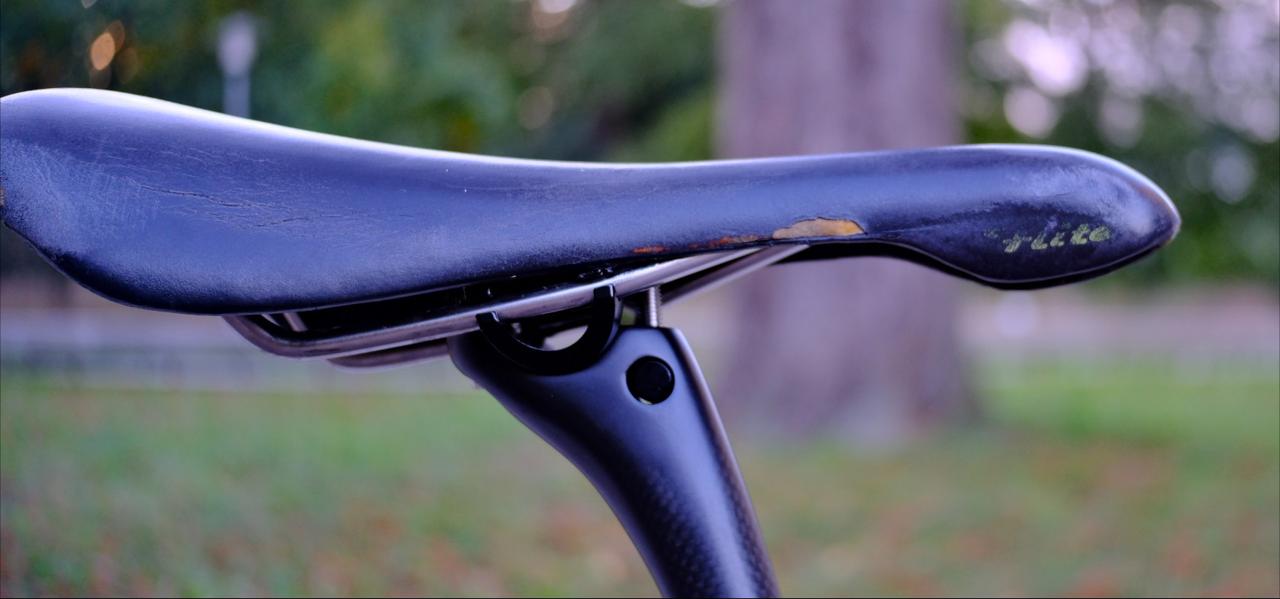 Selle Italia Flite Titanium auf der Carbonsattelstuetze.
