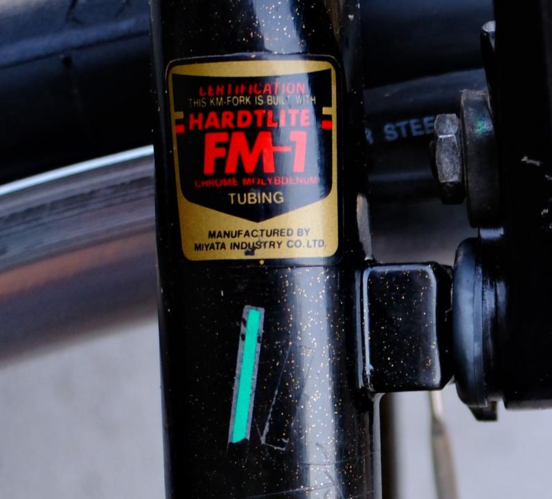 Gabel mit Sticker von Miyata drauf.