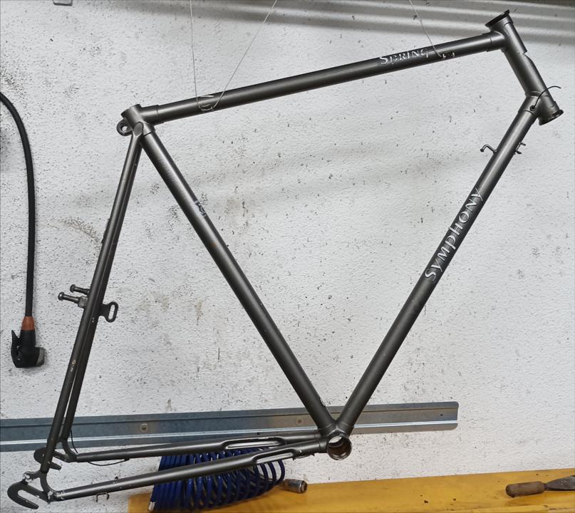 Rahmen haengt zum Trocknen auf