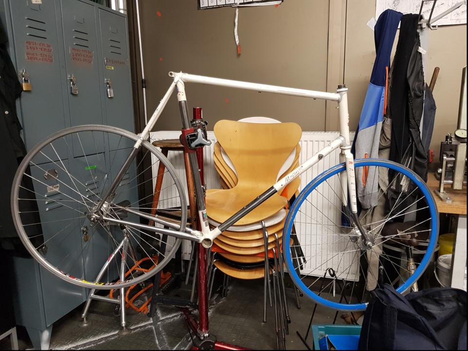 Raeder und Gabel eingebaut