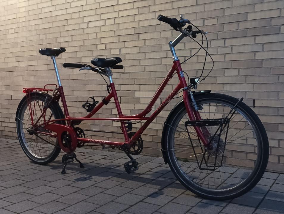 Tandem Schraegansicht